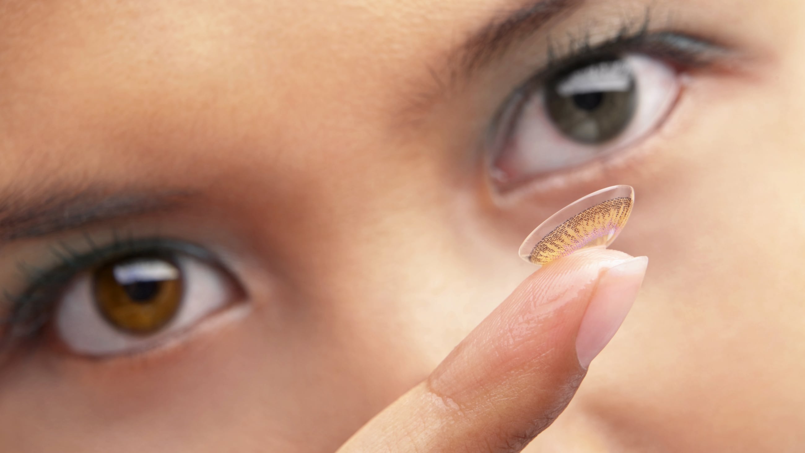 Your guide to colored contact lenses for astigmatism Your guide to colored contact lenses for astigmatism