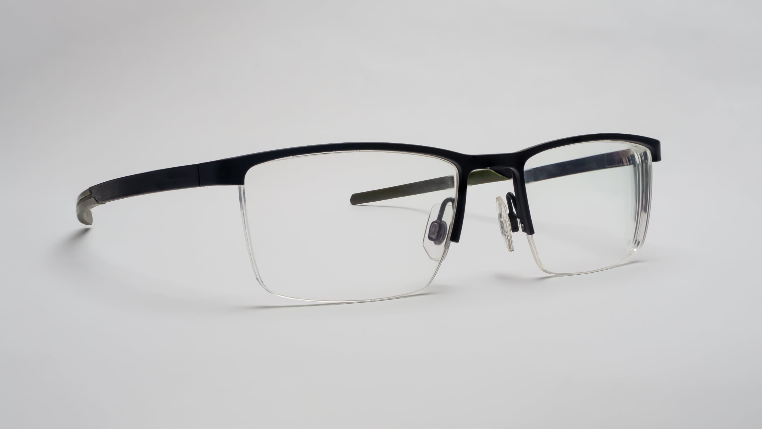 What's the difference between polycarbonate and high-index lenses? What's the difference between polycarbonate and high-index lenses?