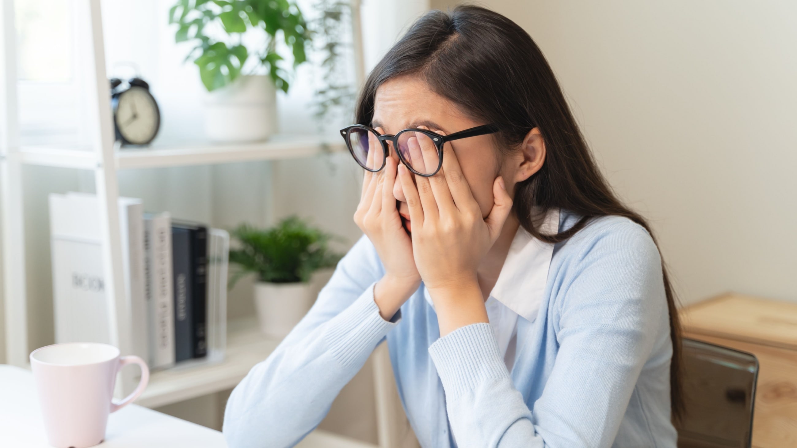 8 signs you may need new glasses 8 signs you may need new glasses