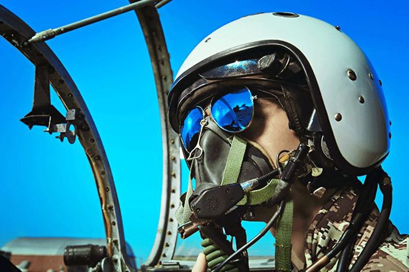 Top Gun pilot wearing Ray-Ban aviator sunglasses