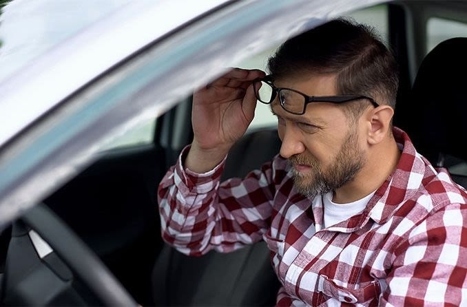 5 Anzeichen dafür, dass Sie vielleicht eine neue Brille benötigen