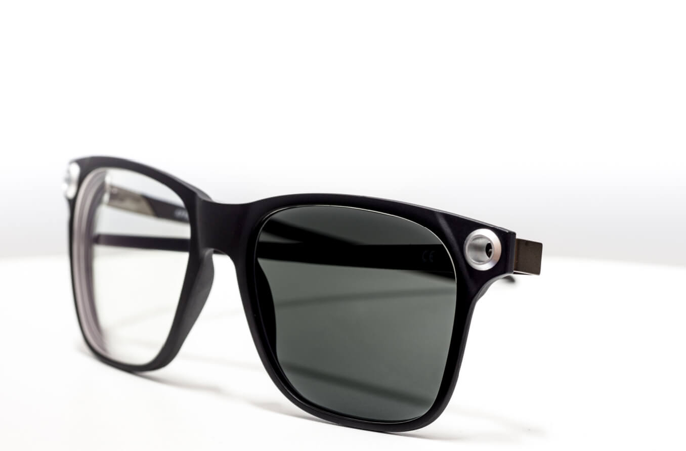 Selbsttönende Brillengläser oder eine Sonnenbrille mit Sehstärke