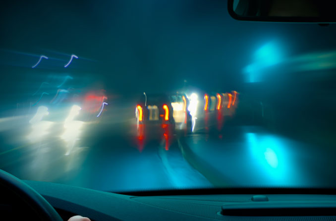 La visión nocturna y el conducir: ¿qué tan seguros están los conductores mayores?