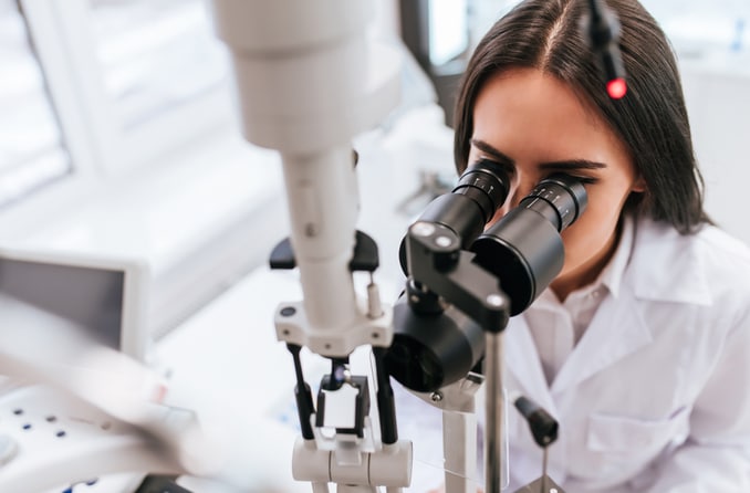 تكلفة فحص العين ومتى تقوم بإجراء فحص العين