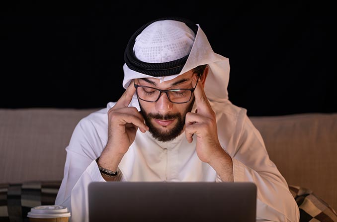 الصداع خلف العينين: الأسباب والعلاج