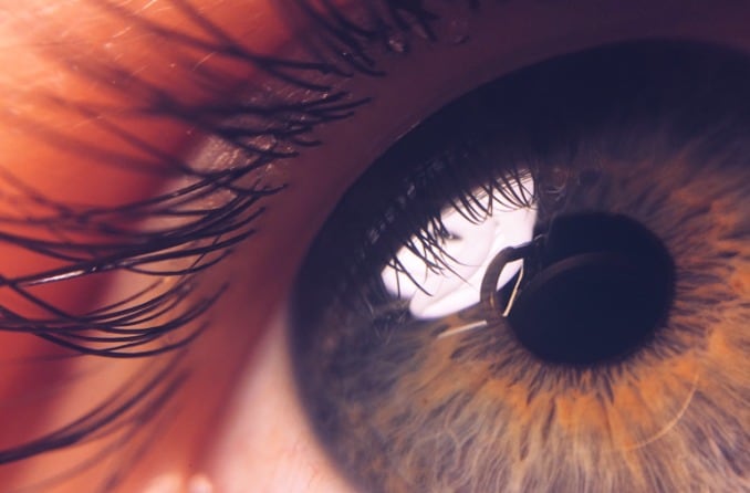 Larmoiement : pourquoi mon œil pleure-t-il ?