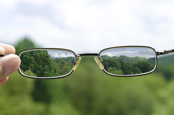 La myopie est un défaut visuel : vision floue de loin
