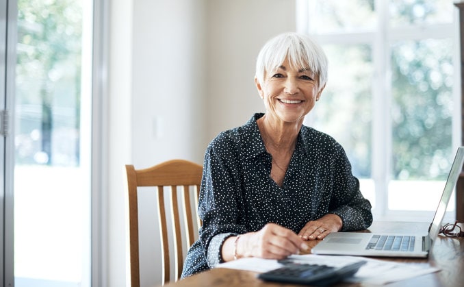 La cataracte est le plus souvent attribuée au vieillissement La cataracte est le plus souvent attribuée au vieillissement