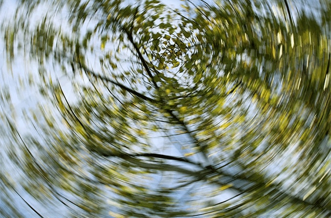 Quelles sont les causes des vertiges et de la vision floue ?