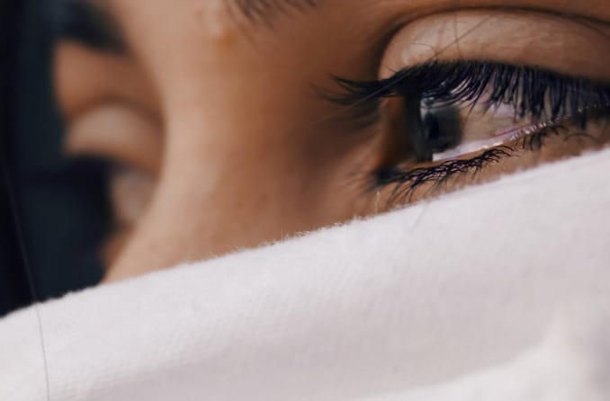 Yeux rouges : quoi faire pour les yeux injectés de sang