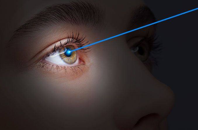 Chirurgie oculaire au laser PKR : quelles différences avec le LASIK ? | La Bonne Vue by All About Vision