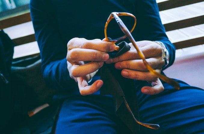 Comment bien entretenir et protéger vos lunettes