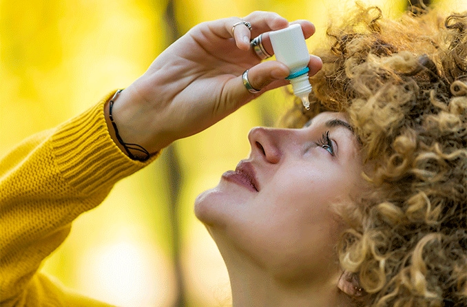 Gouttes pour les yeux : sérum physiologique et larmes artificielles