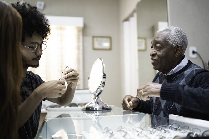 Les questions que votre opticien va vous poser