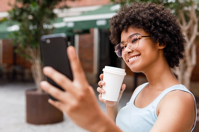 Comment choisir ses lunettes : classique, hipster, élégante