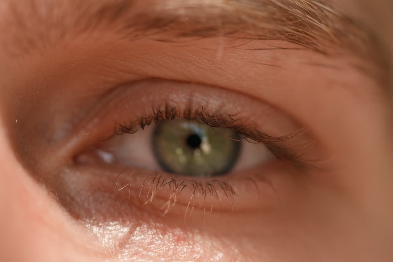 Gouttes pour les yeux et autres traitements pour les contractions oculaires