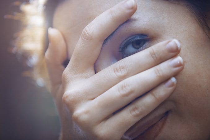 Paupière qui tremble : pourquoi saute ma paupière ?