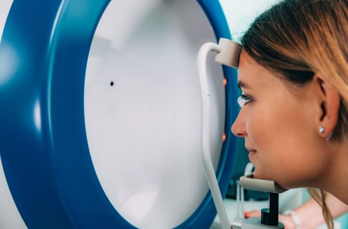 Exames de campo visual para detectar glaucoma e outros problemas oculares
