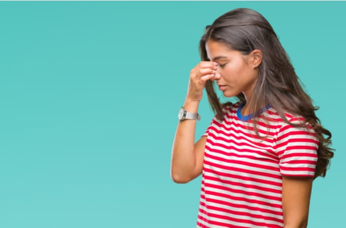 Dor de cabeça na parte posterior do olho: Causas e tratamento