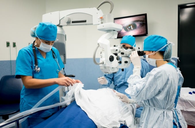 Qual é o tempo de recuperação de uma cirurgia LASIK (ceratomileuse local assistida por laser)? | All About Vision
