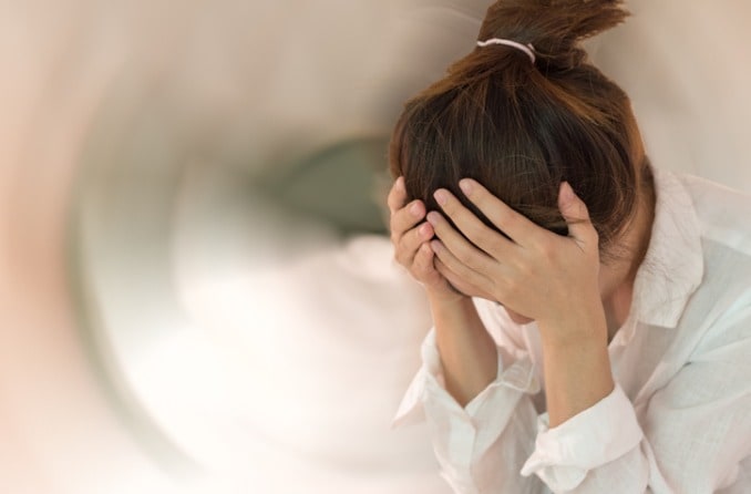 近視は頭痛の原因になるか？