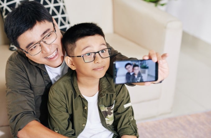 近視は遺伝性？