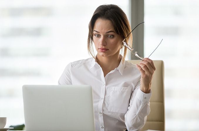 बिना प्रिस्क्रिप्शन के कॉन्टैक्ट लेंस?