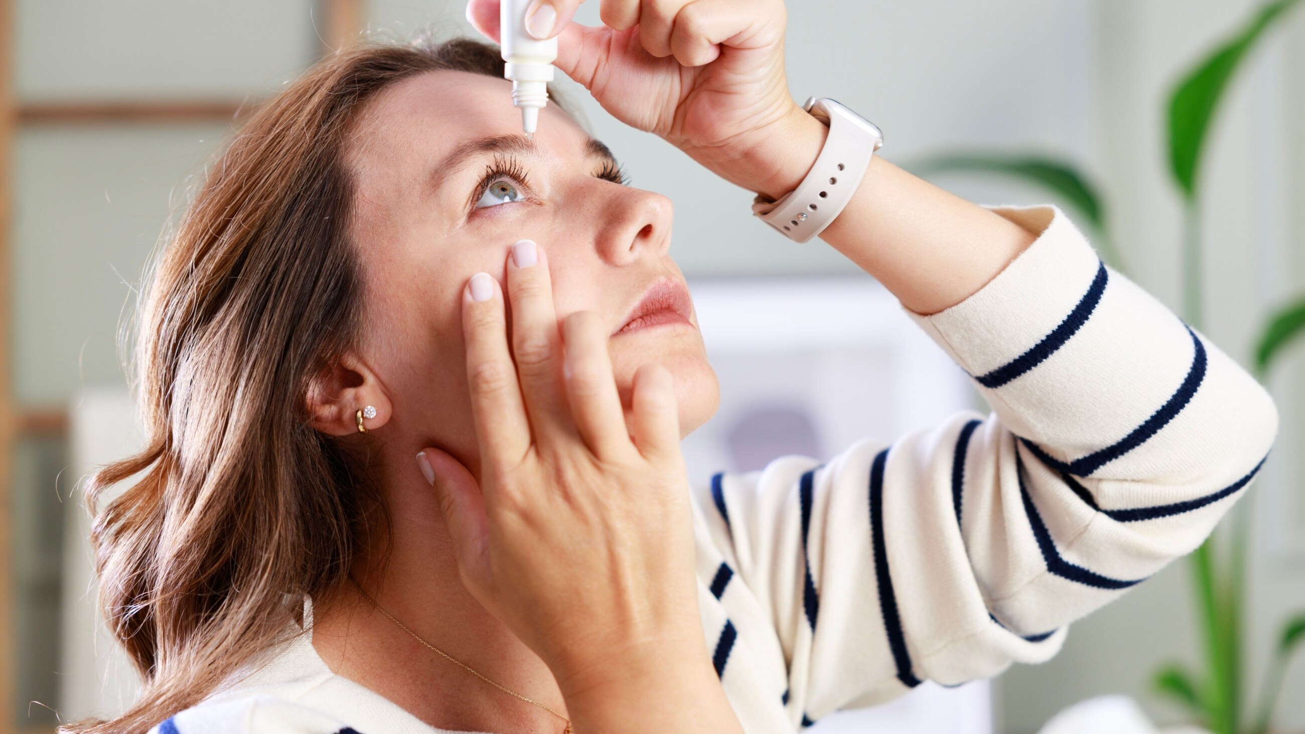 eye drops illustration