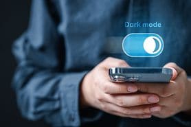 dark mode enabled on smart phone