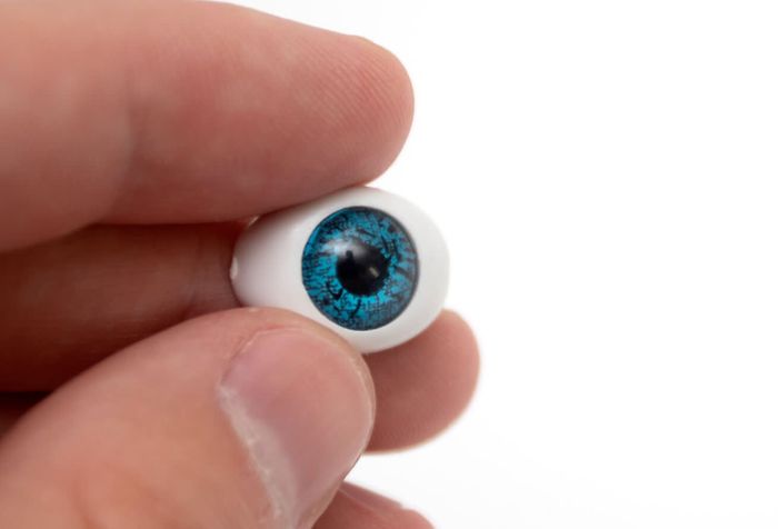 Tooth in eye surgery