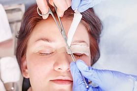 woman getting treatment for her drooping eyelids (ptosis)