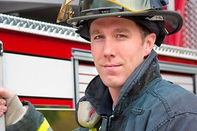 firefighter with silicone hydrogel contact lenses