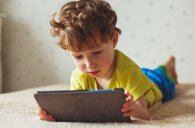 Ist zu viel Bildschirmzeit schädlich für Kinder?