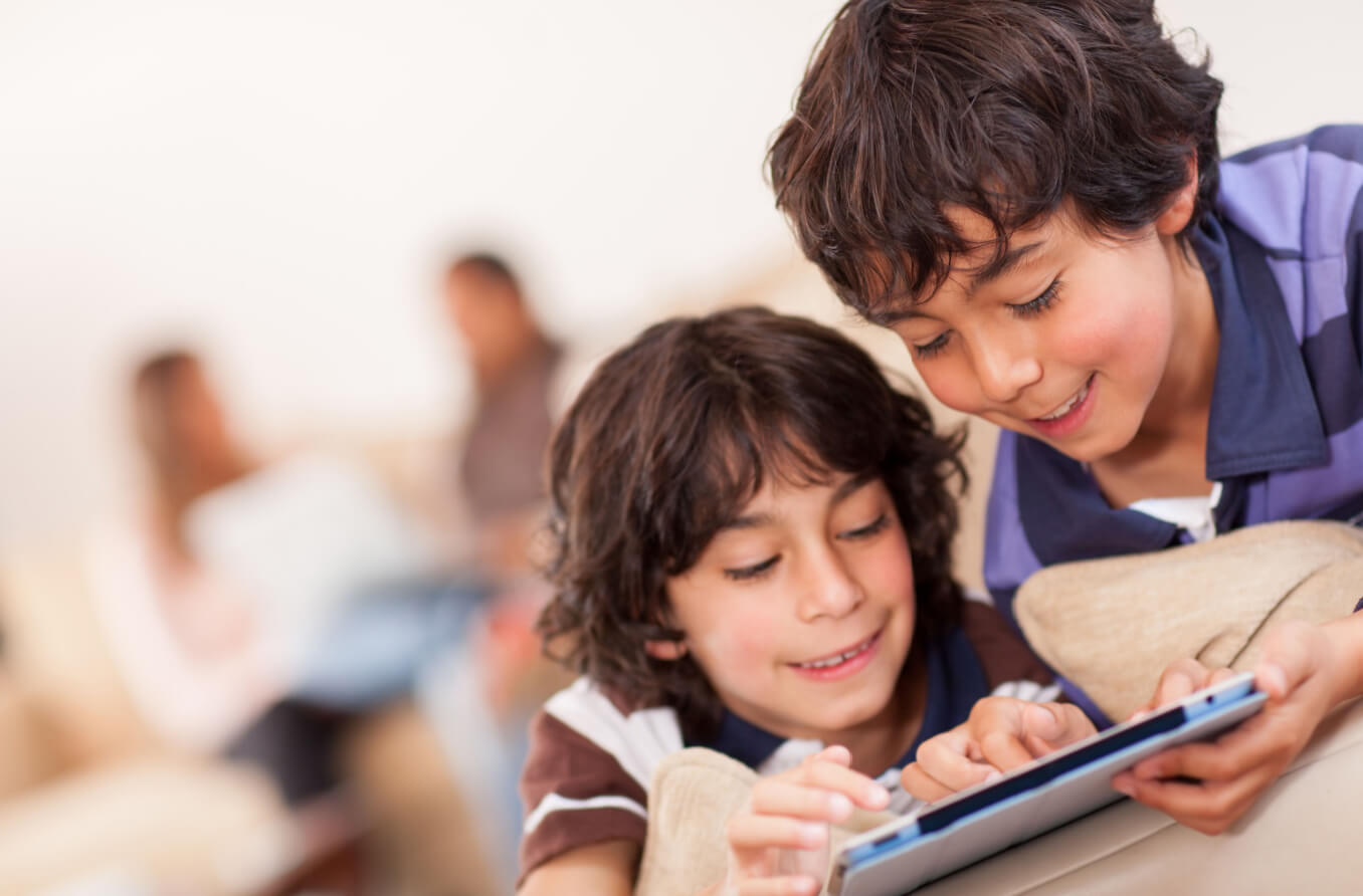 ¿Es malo para sus hijos pasar demasiado tiempo frente a una pantalla?