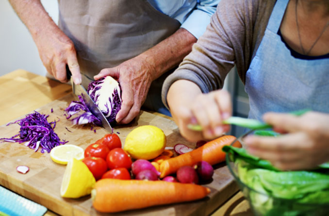 Cómo mejorar su dieta para proteger sus ojos al envejecer