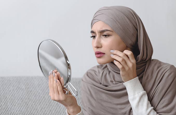 العدسة اللاصقة انحشرت في عيني - ماذا أفعل؟