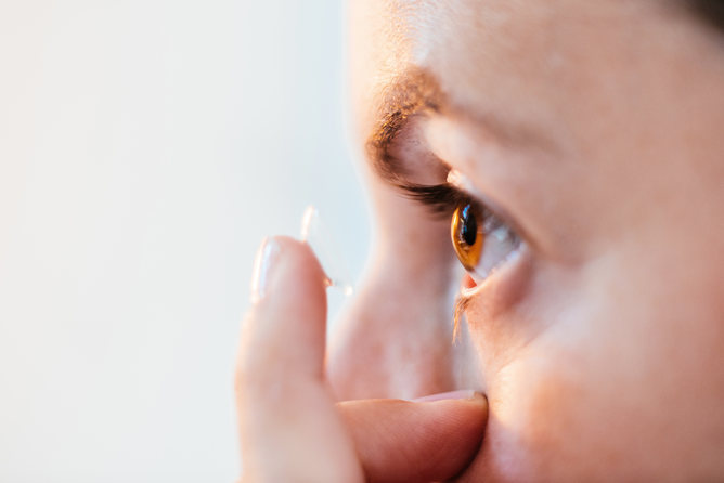 Comment bien entretenir les lentilles de contact