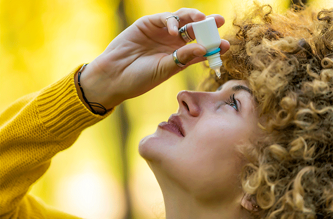 Gouttes pour les yeux : sérum physiologique et larmes artificielles
