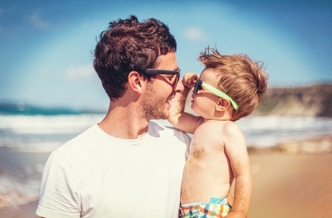 Choisissez les bonnes lunettes de soleil pour enfants et bébés