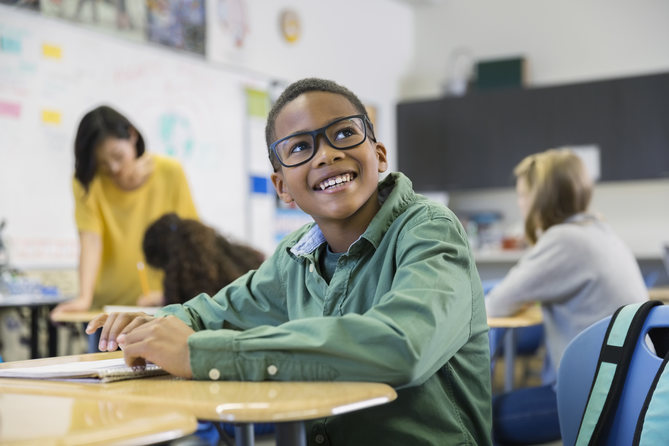 Lunettes pour enfants : Comment y habituer votre enfant