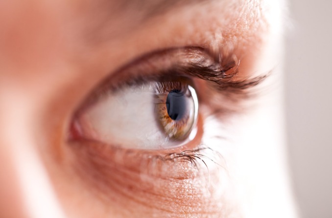 Lentes de contato podem lesionar seus olhos?